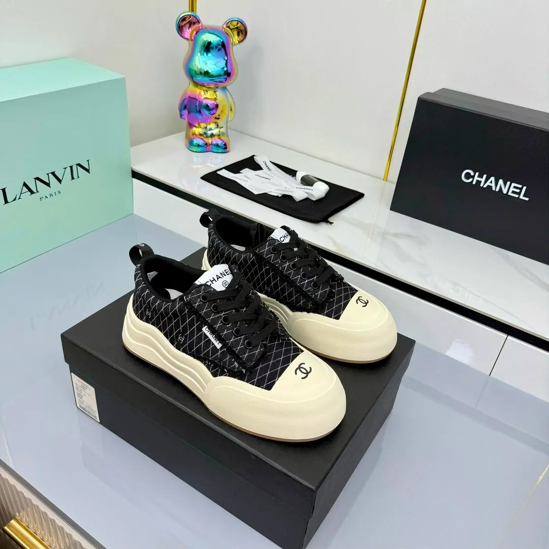 👟👟Ex-factory price 600👟👟 Chanel bread shoes ~ original calfskin panda shoes Chanel 25C latest hot style panda black and white sports shoes casual sneakers Xiaoxiang hot item classic black and white panda color coco girls must pay Fabric: original custom mixed sheepskin lining: original imported breathable mesh lining outsole: Original molded rubber + TPU combination Size: Women's 35-41 Buy now👉